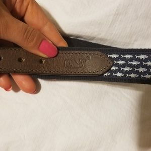 Vineyard vines dark blue shark print belt 28